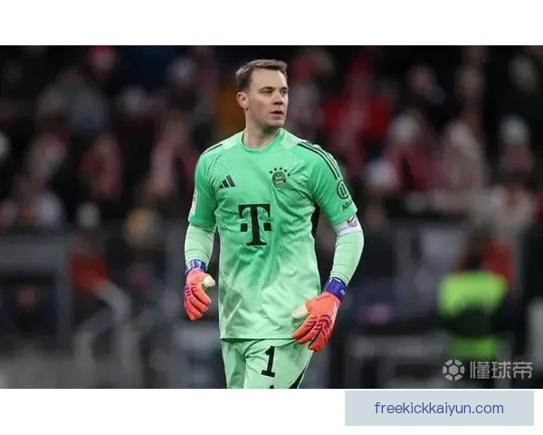 诺伊尔在新赛季展现出门将技术革新，状态持续提升，备受关注。