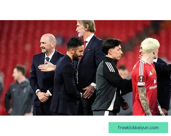 曼联未来发展方向显现,俱乐部重心将放在青训与引援的持续提升上。 曼联未来发展方向显现,俱乐部重心将放在青训与引援的持续提升上。